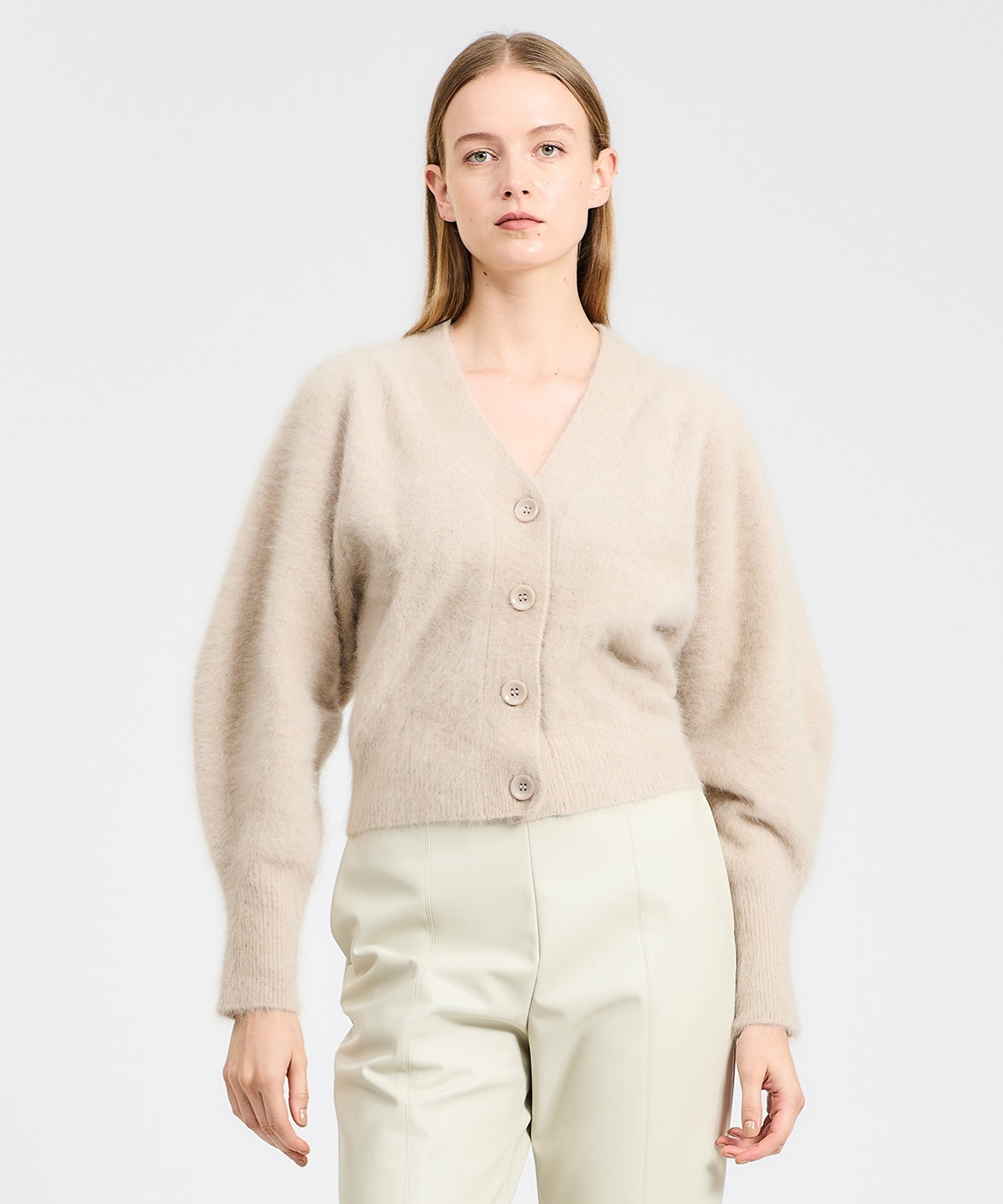 ラクーンバルーンスリーブＶネックカーディガン《ONLINE EXCLUSIVE》