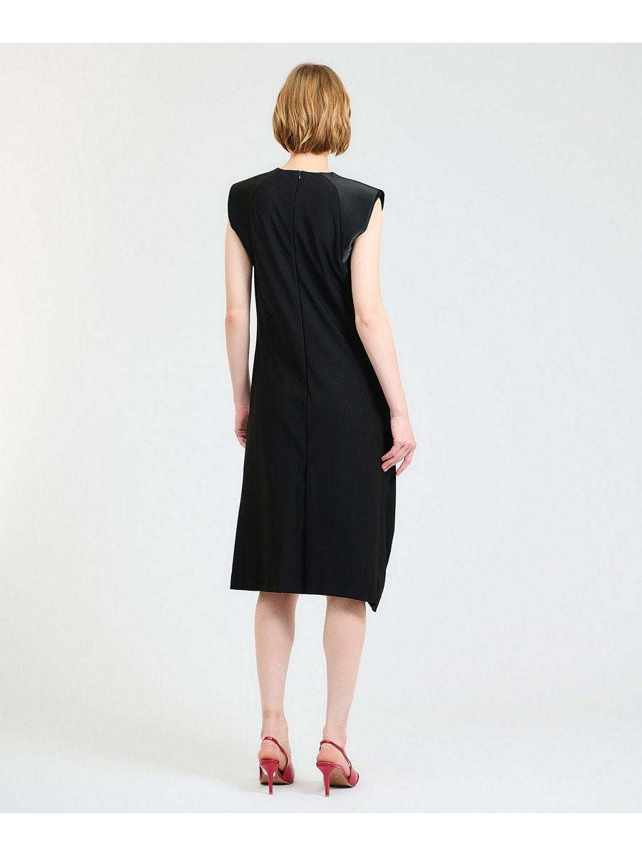 ストレッチ素材のVネックフレアドレス ハーフスリーブVネックヘムペタルIラインドレス – YOKO CHAN