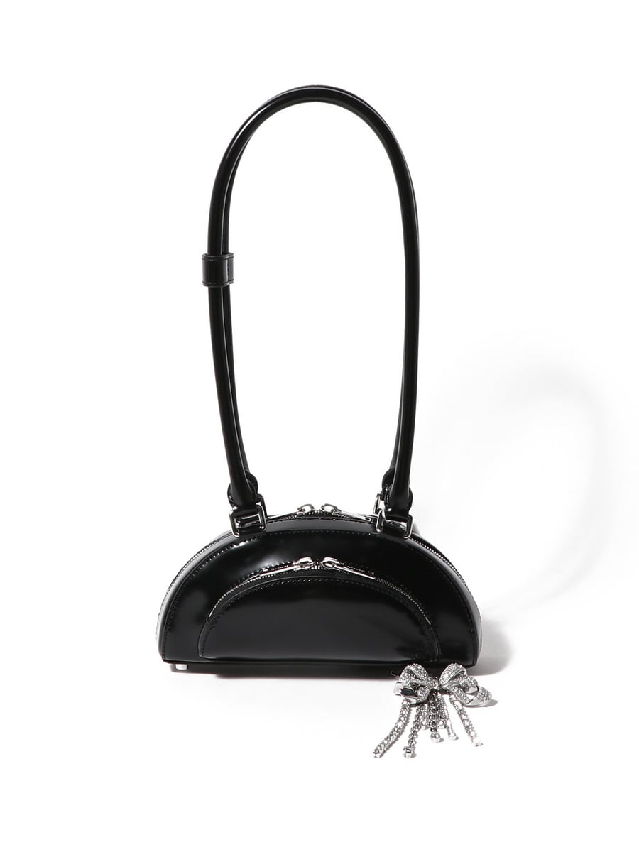 チャーム付きハンドバッグ