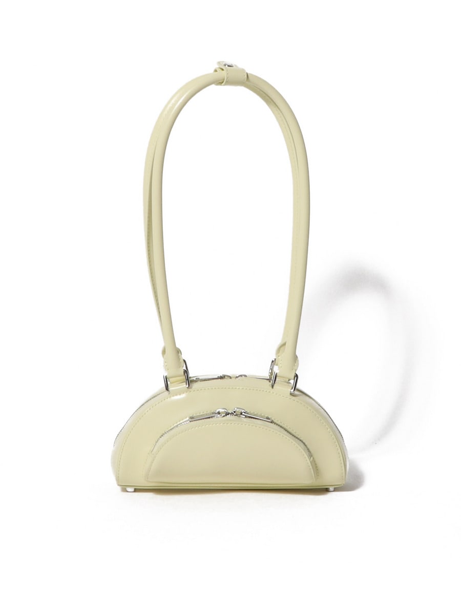 チャーム付きハンドバッグ