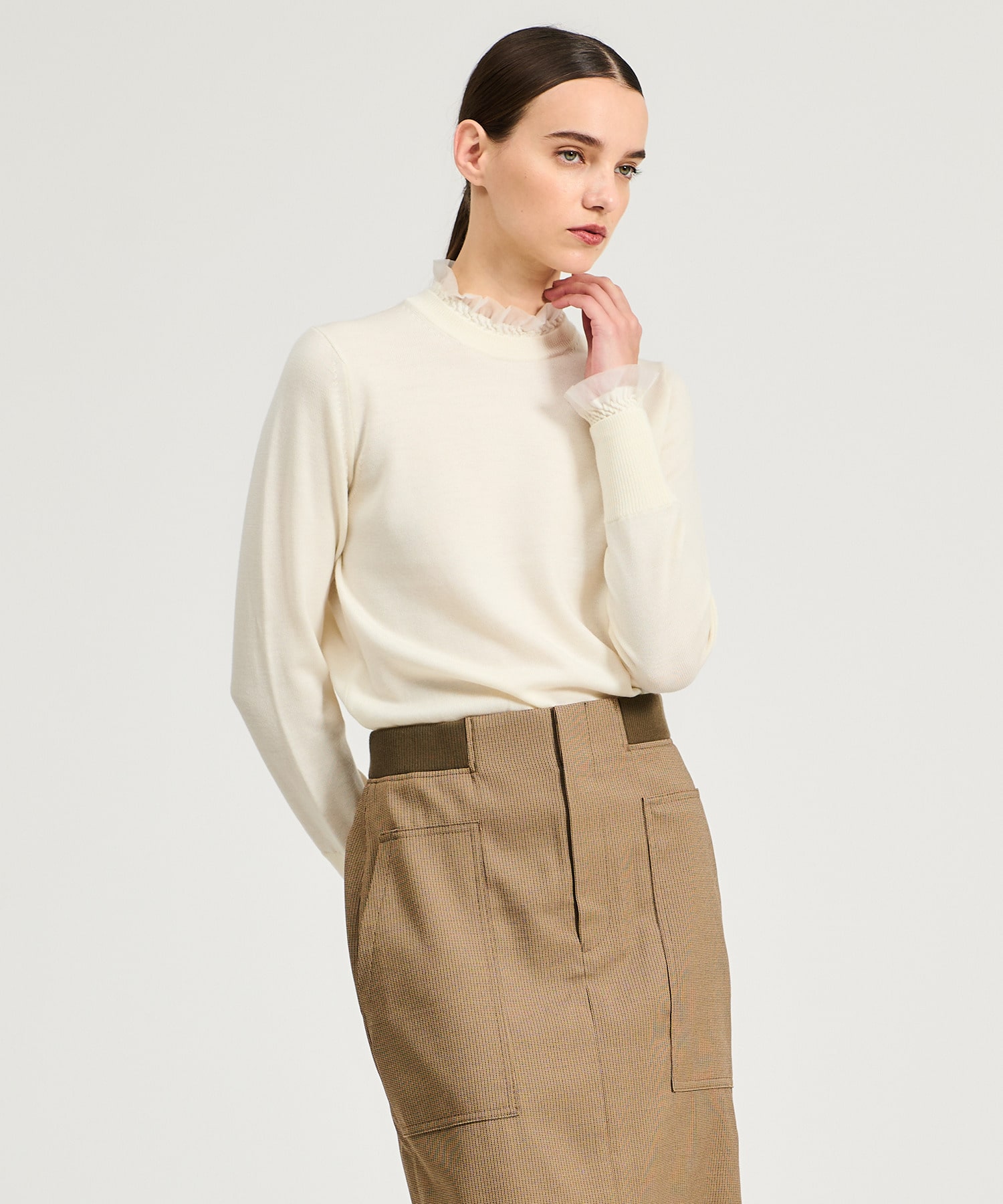 スモッキングフリルネックニット