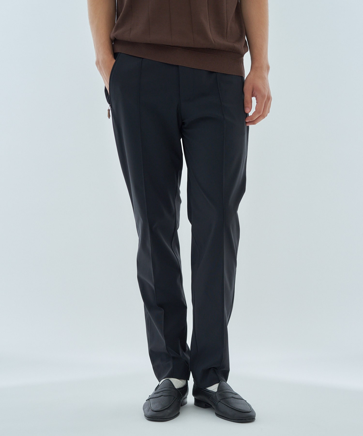 NEW BERLIN ストレッチテーパードスラックス《ESTNATION EXCLUSIVE》