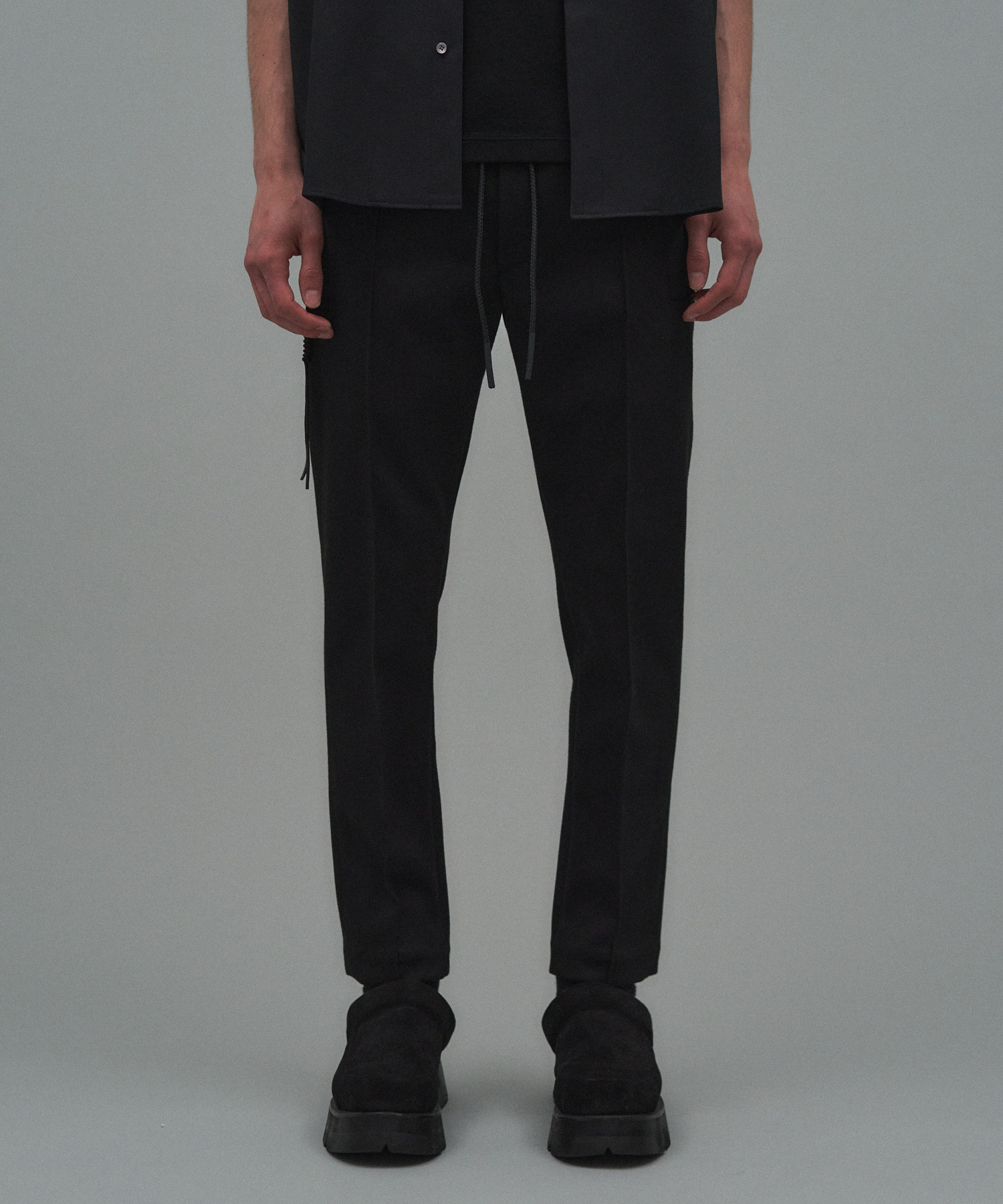 トラックパンツ