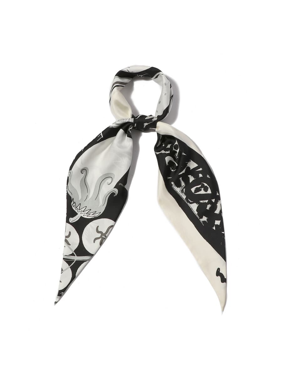 ダイヤ型プリントスカーフ