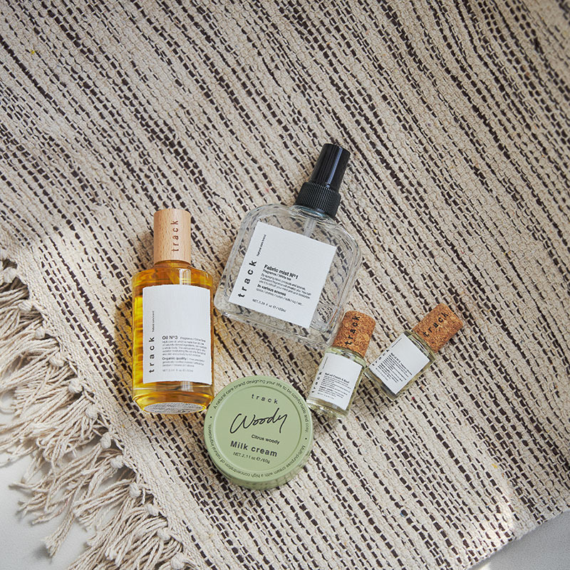 TRACK / POP UP STORE