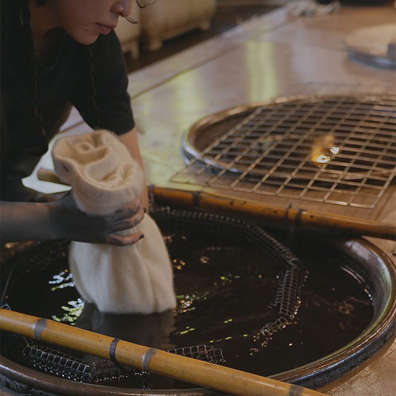 積み重ねて生まれるジャパンブルー